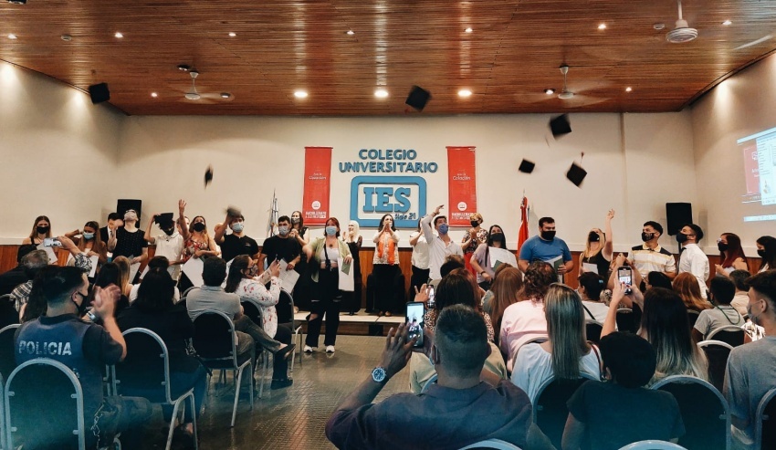 El Bachillerato de IES entregó sus títulos a egresados 2020/2021 - Bachillerato a Distancia